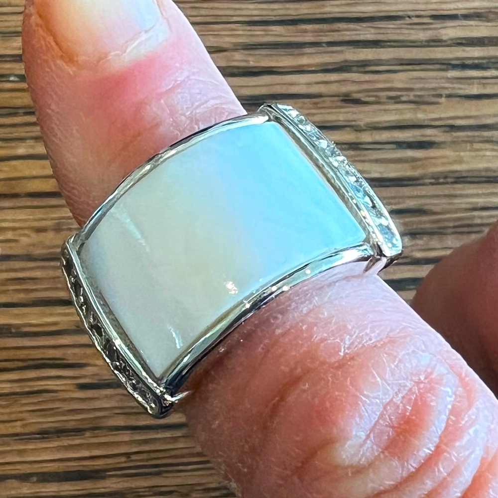 Lia Sophia size 8 ring